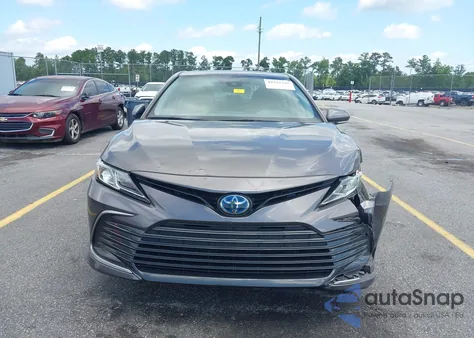 2022 Toyota Camry Le Hybrid z USA, uszkodzony, nr VIN 4T1C31AK8NU581785